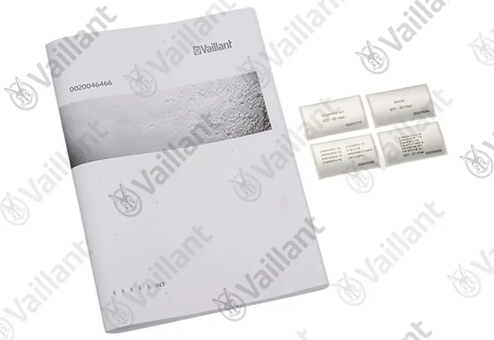 Weißes Handbuch der Marke Vaillant mit verschiedenen technischen Informationen, begleitet von vier kleineren, transparenten Etiketten mit Produktdetails.